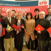 Die Generalsekretärin der BayernSPD, Natascha Kohnen (5. von links) zeichnete zahlreiche Jubilarinnen und Jubilare aus.